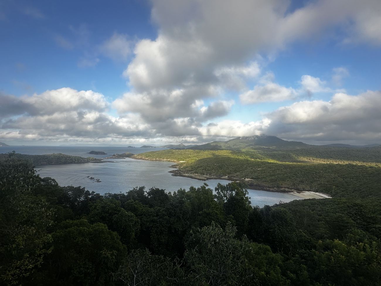 Panorama of Whitehaven and Hill Inlet from the lookout